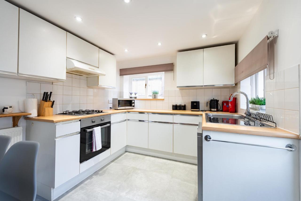 Bright, Spacious & Large Wimbledon Flat Londen