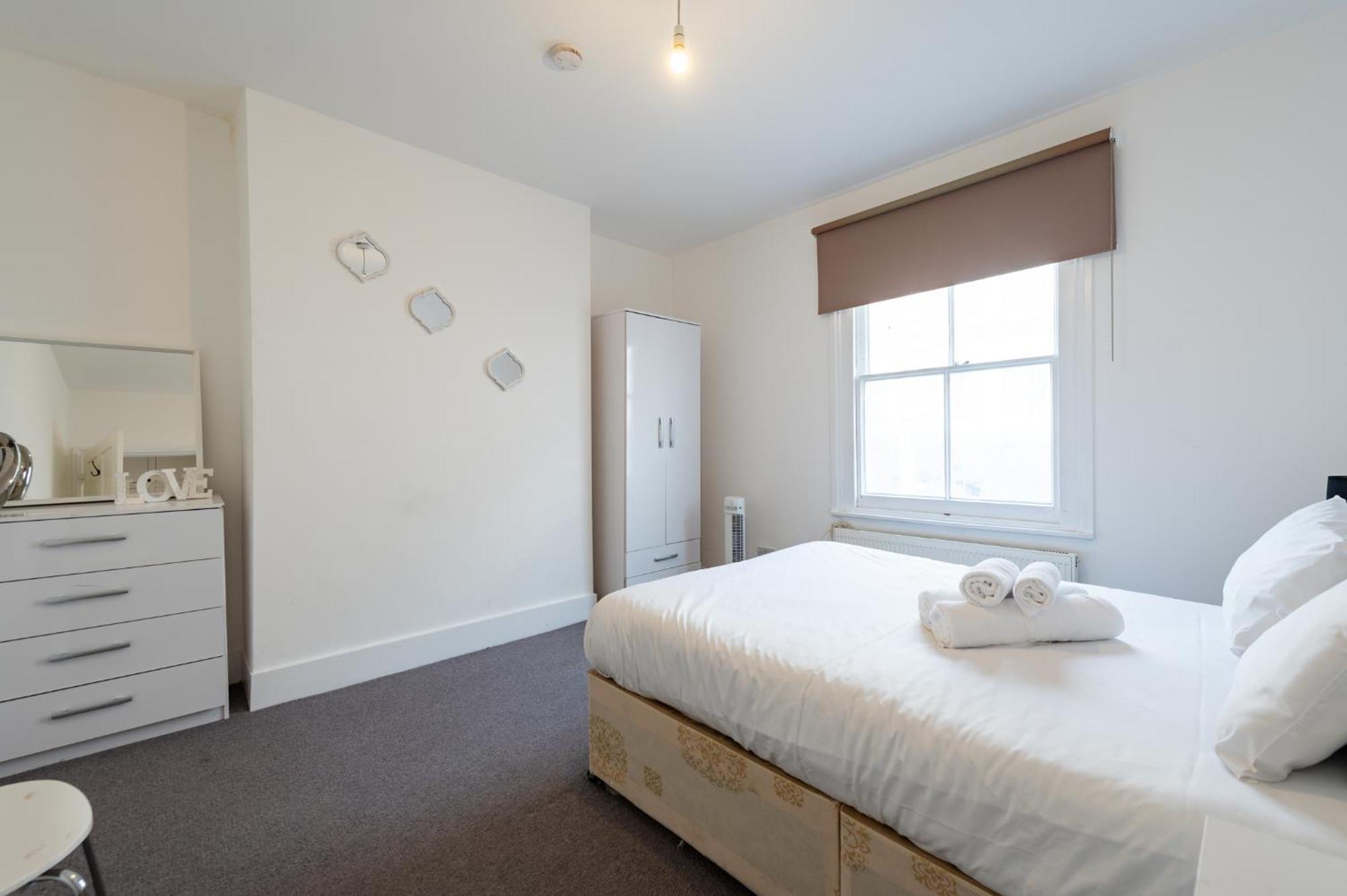 Bright, Spacious & Large Wimbledon Flat Londen