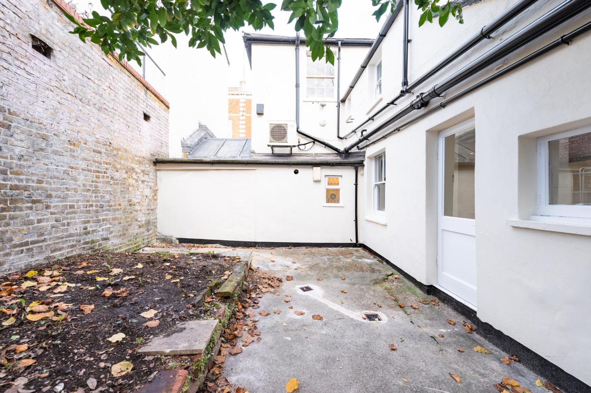 Bright, Spacious & Large Wimbledon Flat * Londen